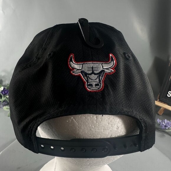 Ultra Game Chicago Bulls Cap NBA Basketball Snapback Hat 6 Panel Athletic - Picture 12 of 16